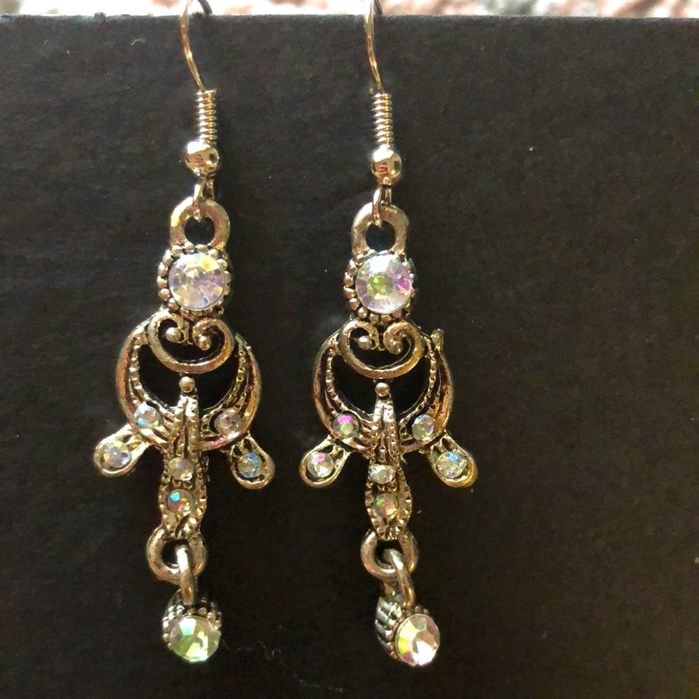 Brand new silver and white dangling earrings - Picture 3 of 4